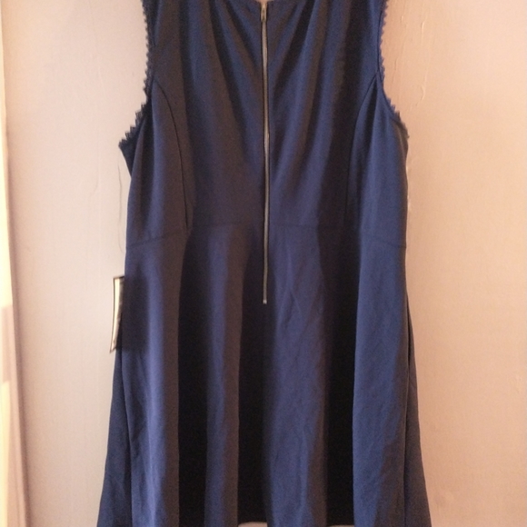 Dress - Picture 4 of 7